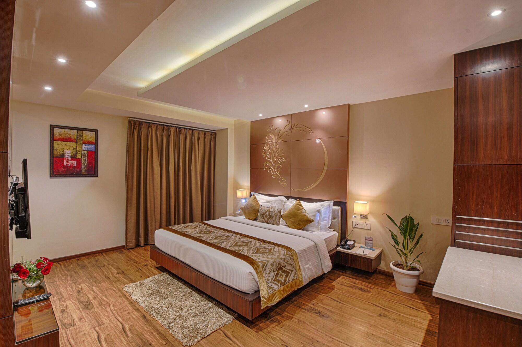 Hotel Lilac Kota  Ngoại thất bức ảnh