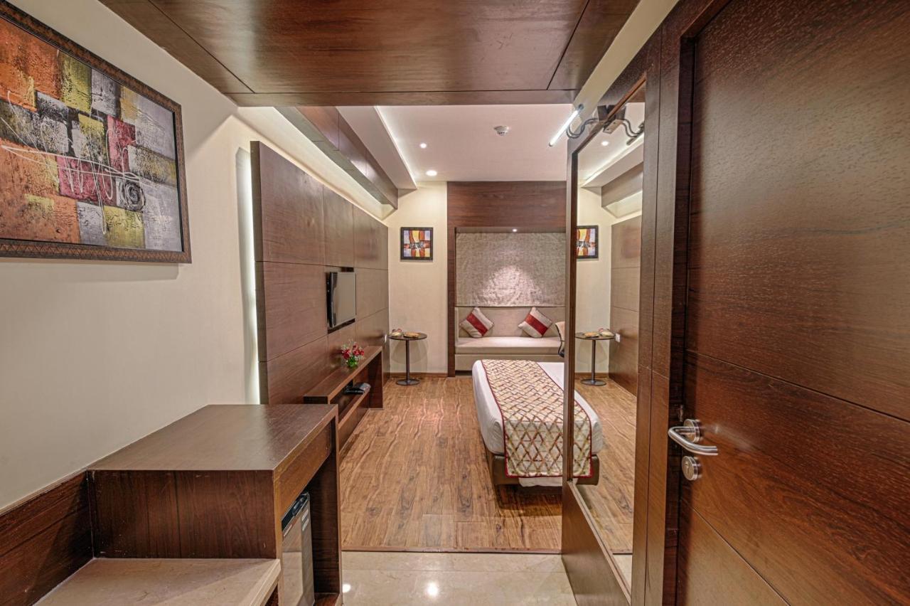 Hotel Lilac Kota  Ngoại thất bức ảnh