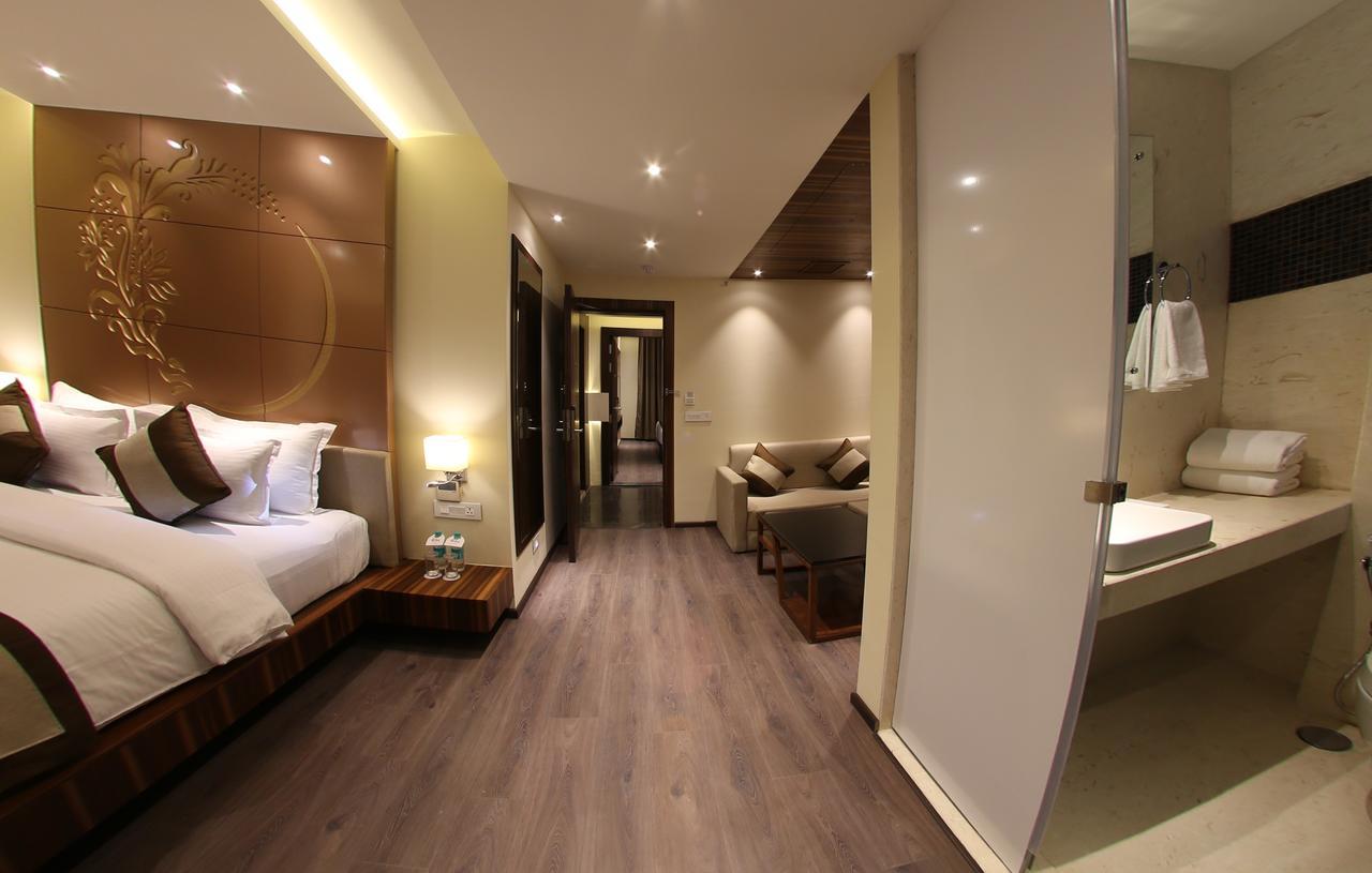 Hotel Lilac Kota  Ngoại thất bức ảnh